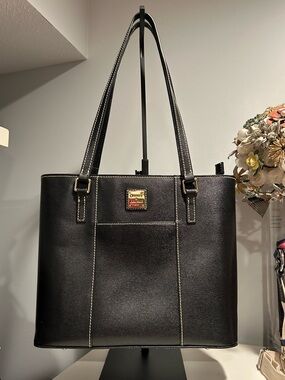 Dooney & Burke Small Lexington Shoulder Bag Black Saffiano Leather Like New